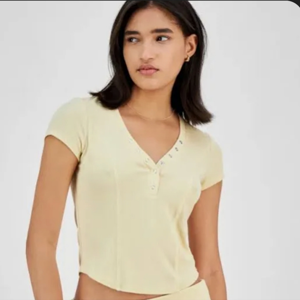 NWT Ultra Flirt Yellow Juniors' Ribbed Cropped Henley Short Sleeve XL